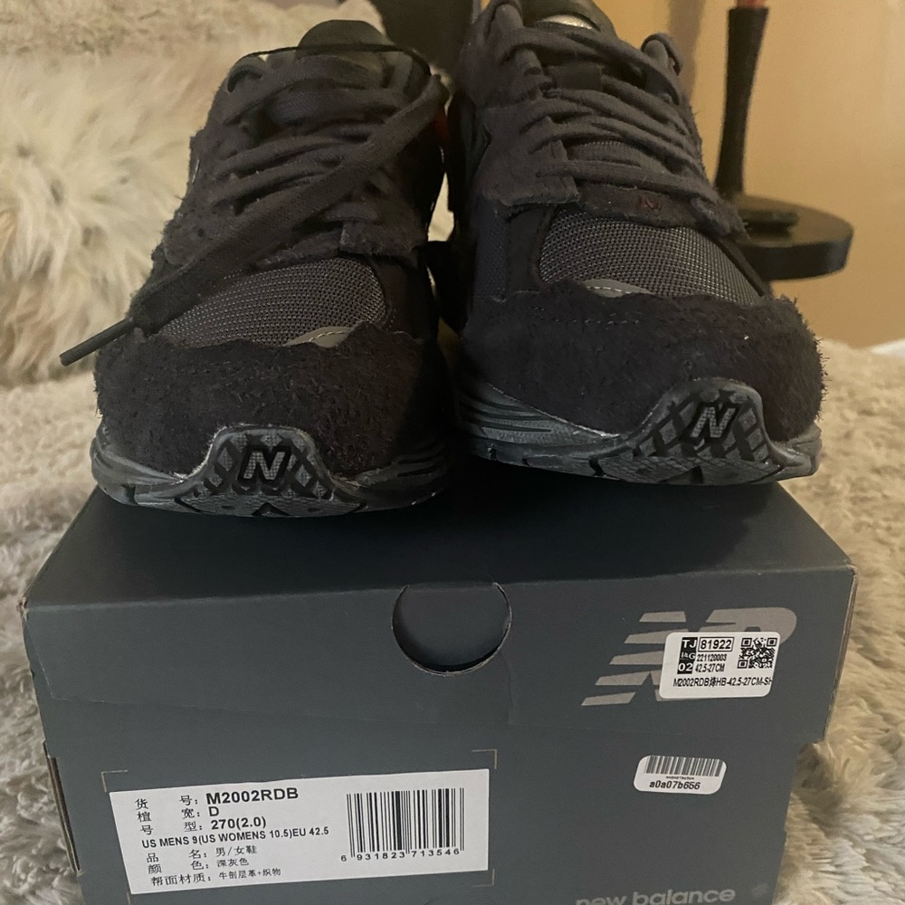2002R 'PROTECTION PACK - PHANTOM'
Black New Balance